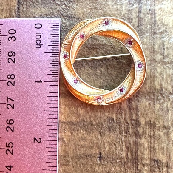 Vintage 1950s BSK Gold-Tone Circular Brooch With Rhinestones & Textured Design - Picture 2 of 7